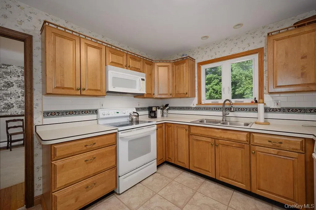 10 Stoutenburgh Drive, Hyde Park, NY, 4 Bedrooms Bedrooms, 11 Rooms Rooms,2 BathroomsBathrooms,Residential,For Rent,Stoutenburgh,0,1014045 10 Stoutenburgh Drive, Hyde Park, NY, 4 Bedrooms Bedrooms, 11 Rooms Rooms,2 BathroomsBathrooms,Residential,For Rent,Stoutenburgh,0,1014045