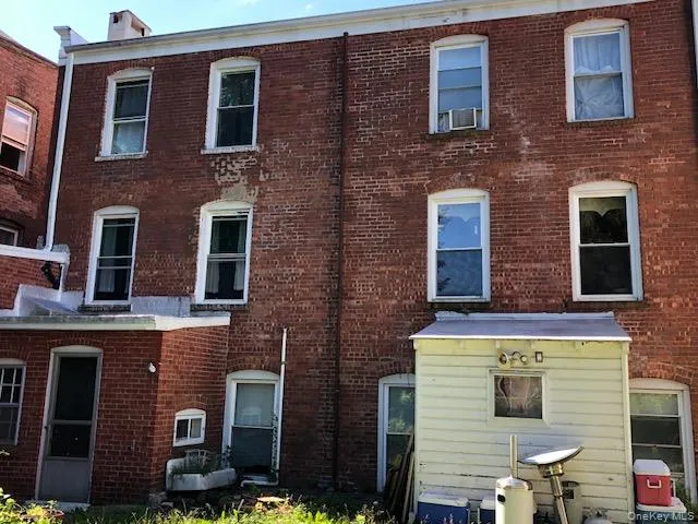 Plenty of fenestration!Ground floor has easy access to yard. Plenty of fenestration!Ground floor has easy access to yard.