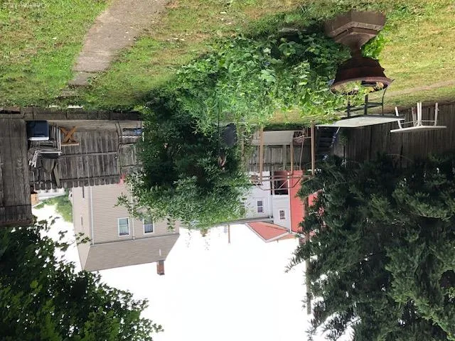 Ground Floor tenant has Yard access Ground Floor tenant has Yard access