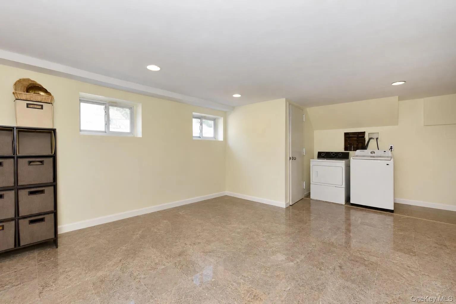3 Joy Drive, North Hempstead, NY, 4 Bedrooms Bedrooms, 8 Rooms Rooms,2 BathroomsBathrooms,Residential,For Rent,Joy,0,1014055 3 Joy Drive, North Hempstead, NY, 4 Bedrooms Bedrooms, 8 Rooms Rooms,2 BathroomsBathrooms,Residential,For Rent,Joy,0,1014055