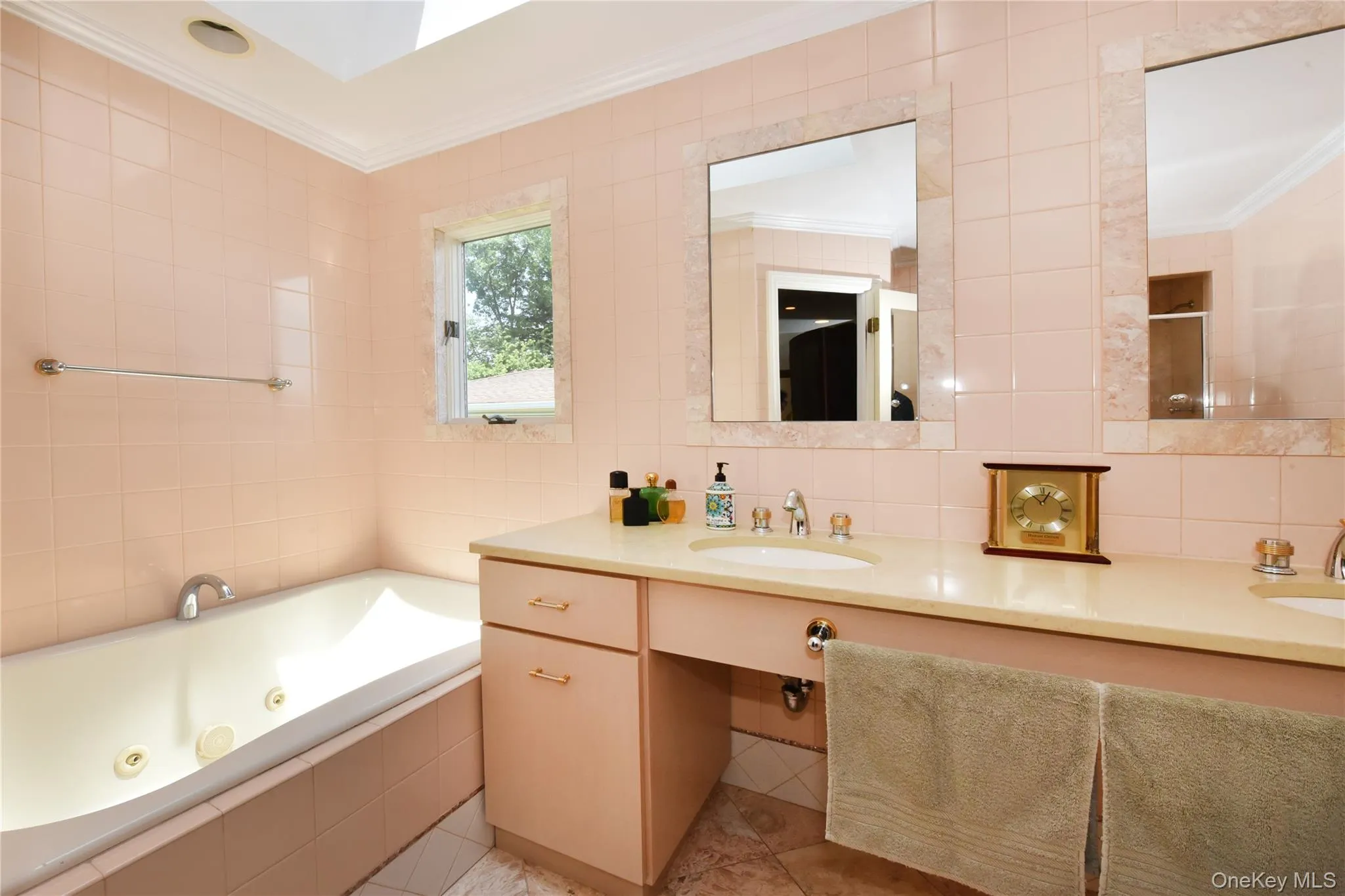 3 Joy Drive, North Hempstead, NY, 4 Bedrooms Bedrooms, 8 Rooms Rooms,2 BathroomsBathrooms,Residential,For Rent,Joy,0,1014055 3 Joy Drive, North Hempstead, NY, 4 Bedrooms Bedrooms, 8 Rooms Rooms,2 BathroomsBathrooms,Residential,For Rent,Joy,0,1014055