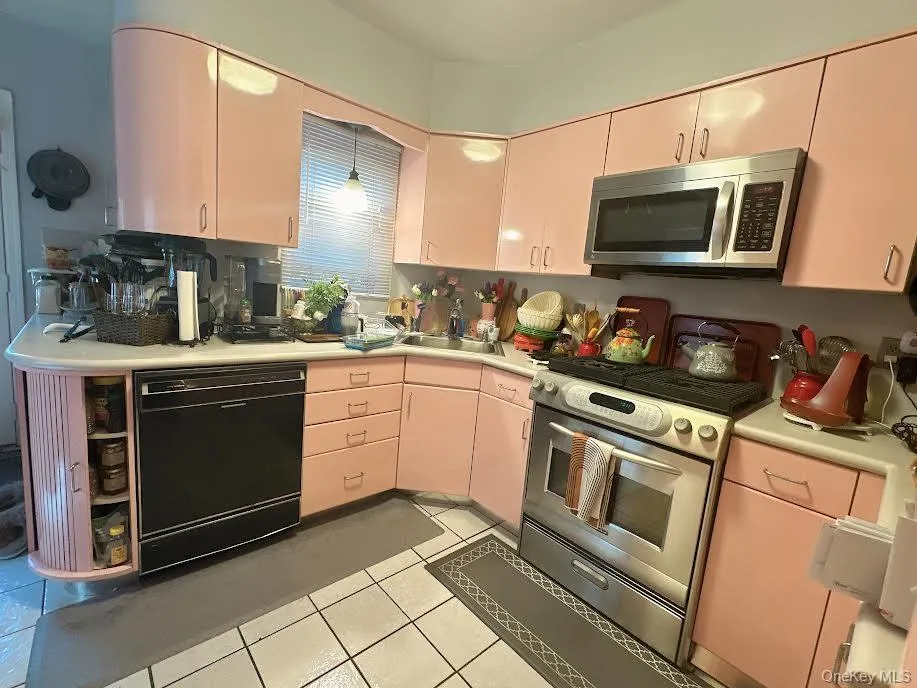16029 76th Avenue, New York, NY, 3 Bedrooms Bedrooms, 5 Rooms Rooms,2 BathroomsBathrooms,Residential,For Rent,76th,0,1014057 16029 76th Avenue, New York, NY, 3 Bedrooms Bedrooms, 5 Rooms Rooms,2 BathroomsBathrooms,Residential,For Rent,76th,0,1014057