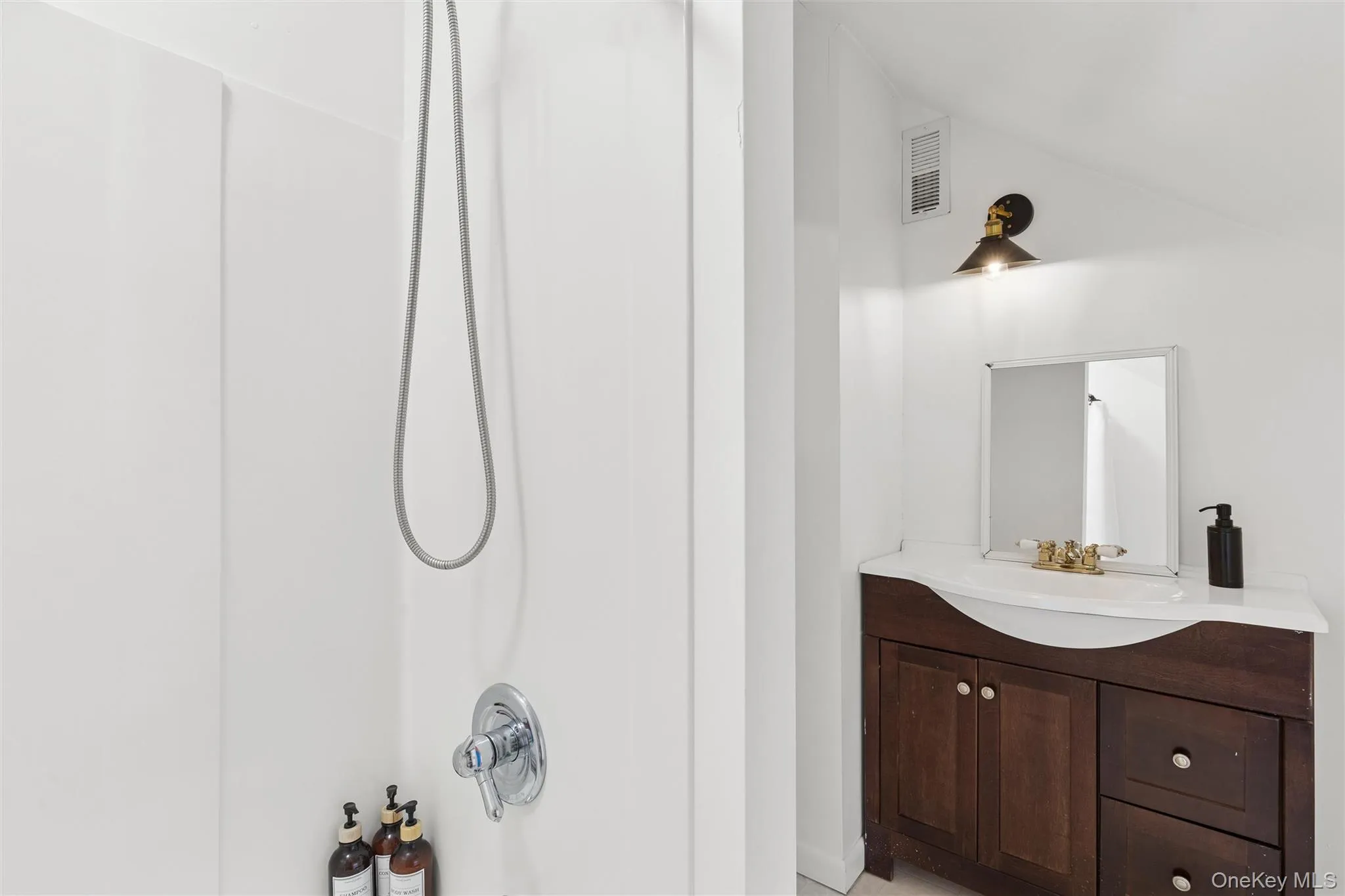 243 Sunset Avenue, Southampton, NY, 4 Bedrooms Bedrooms, 6 Rooms Rooms,2 BathroomsBathrooms,Residential Lease,For Rent,Sunset,0,1014061 243 Sunset Avenue, Southampton, NY, 4 Bedrooms Bedrooms, 6 Rooms Rooms,2 BathroomsBathrooms,Residential Lease,For Rent,Sunset,0,1014061