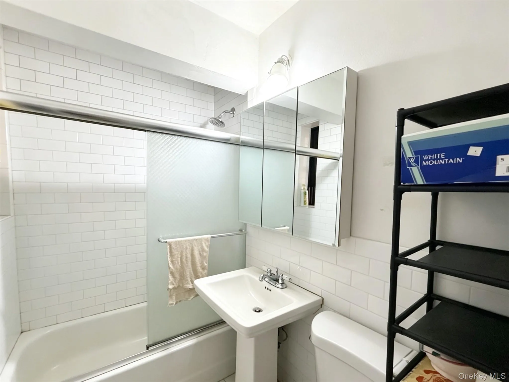 150-29 72nd Road, New York, NY, 2 Bedrooms Bedrooms, 4 Rooms Rooms,1 BathroomBathrooms,Residential,For Rent,72nd Road,0,KEY1014062 150-29 72nd Road, New York, NY, 2 Bedrooms Bedrooms, 4 Rooms Rooms,1 BathroomBathrooms,Residential,For Rent,72nd Road,0,KEY1014062