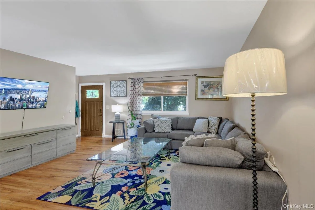53 Pleasantville Road, Ossining, NY, 2 Bedrooms Bedrooms, 4 Rooms Rooms,1 BathroomBathrooms,Residential,For Rent,Pleasantville,0,1014067 53 Pleasantville Road, Ossining, NY, 2 Bedrooms Bedrooms, 4 Rooms Rooms,1 BathroomBathrooms,Residential,For Rent,Pleasantville,0,1014067