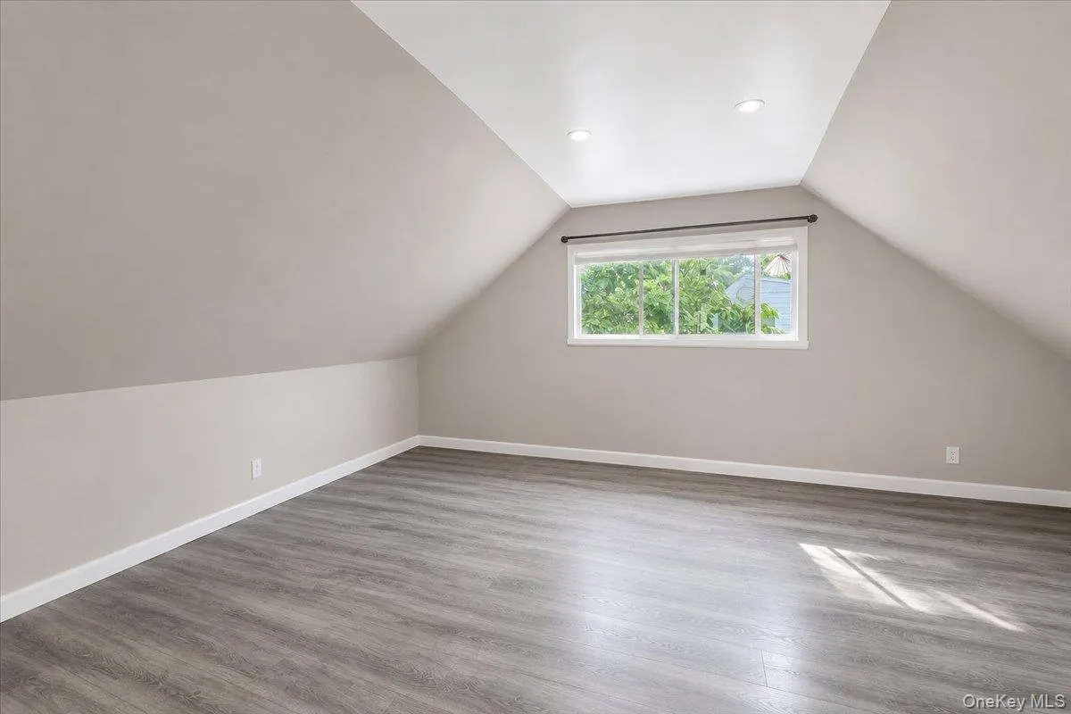 Spacious loft with endless possibilities for expansion Spacious loft with endless possibilities for expansion
