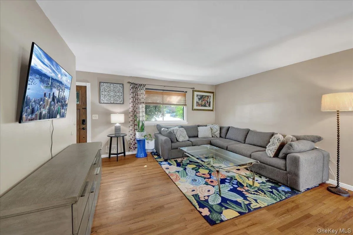 53 Pleasantville Road, Ossining, NY, 2 Bedrooms Bedrooms, 4 Rooms Rooms,1 BathroomBathrooms,Residential,For Rent,Pleasantville,0,1014067 53 Pleasantville Road, Ossining, NY, 2 Bedrooms Bedrooms, 4 Rooms Rooms,1 BathroomBathrooms,Residential,For Rent,Pleasantville,0,1014067
