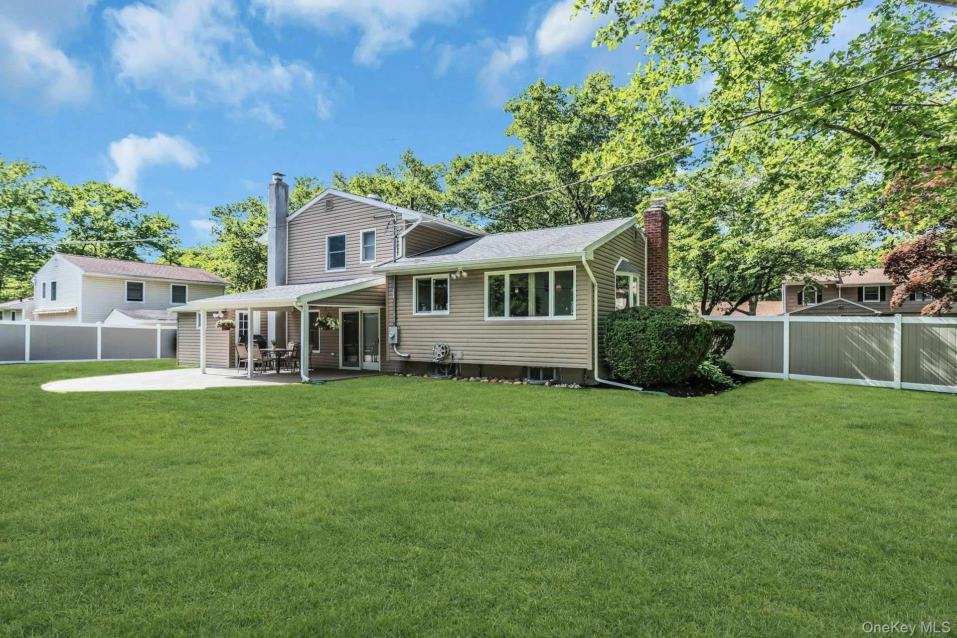 Great back and side yard! Great back and side yard!