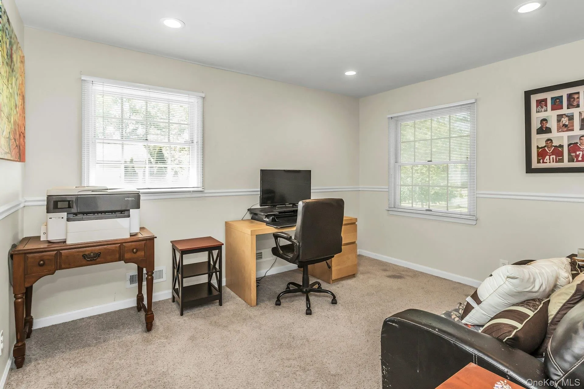 Great Size with Hardwood floors under carpet Great Size with Hardwood floors under carpet