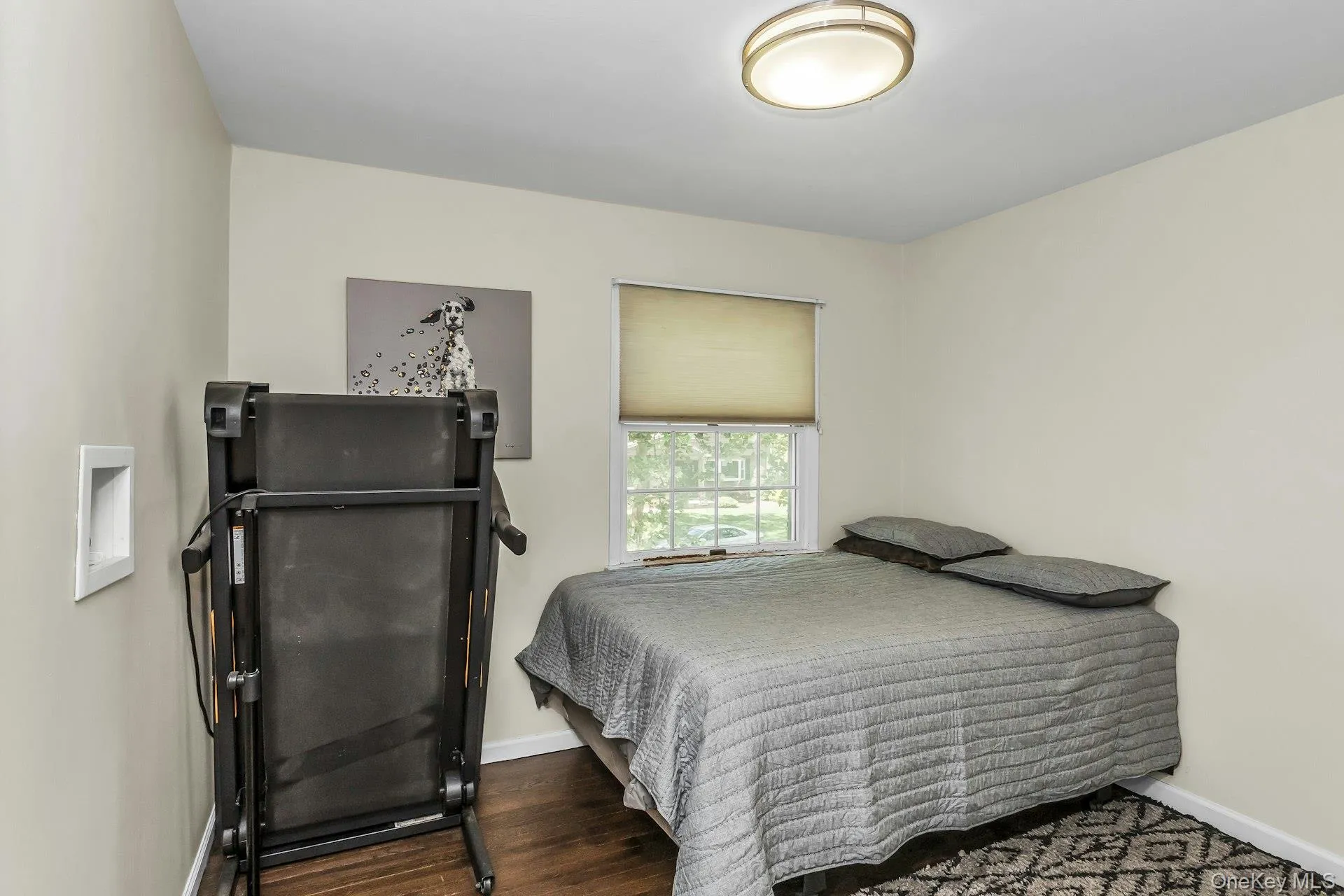 Bedroom is a nice size with hardwood flooring Bedroom is a nice size with hardwood flooring
