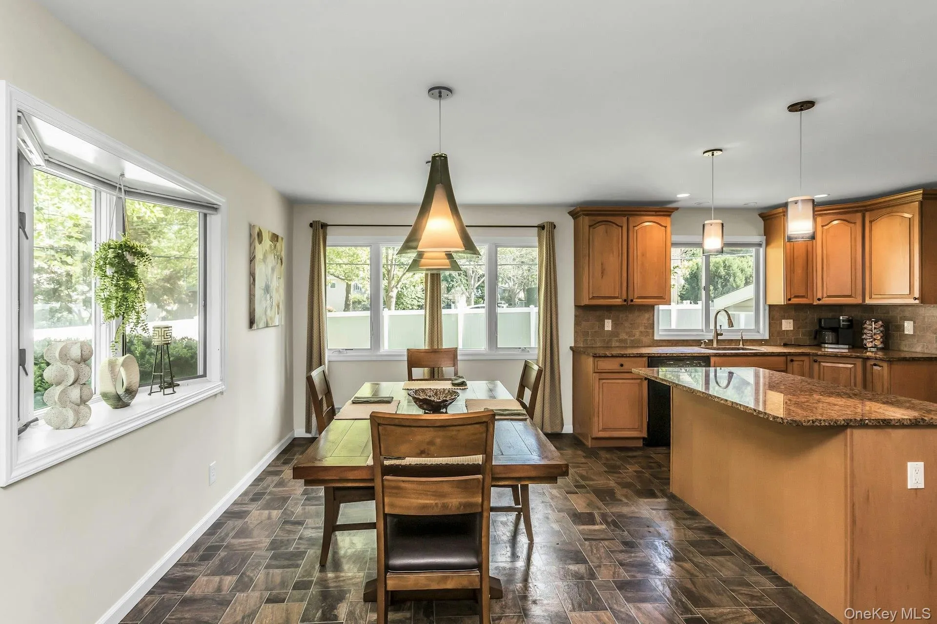 Magnificent Windows with views of yard and side yard! Magnificent Windows with views of yard and side yard!