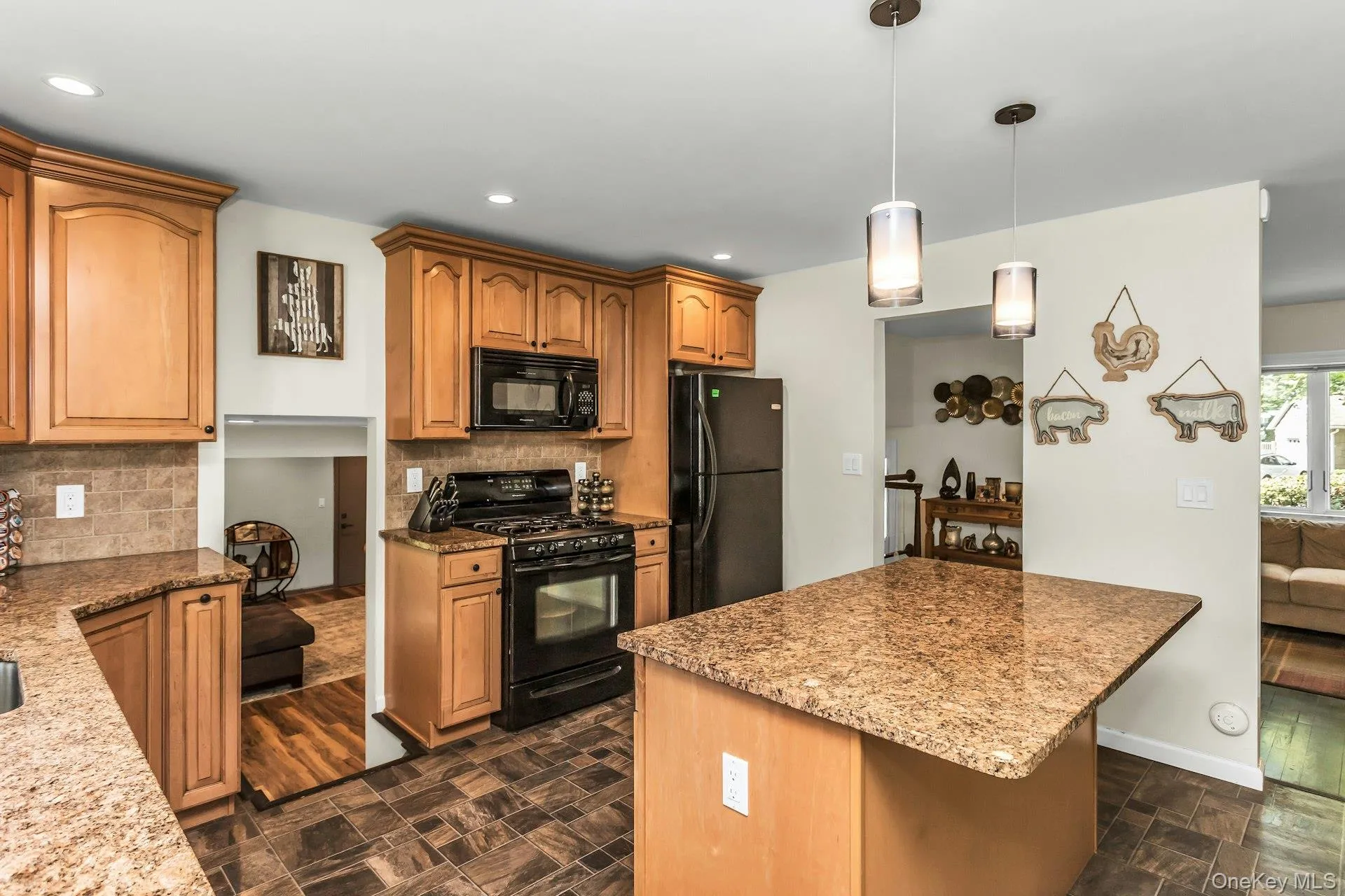 Large Center Island perfect for entertaining Large Center Island perfect for entertaining