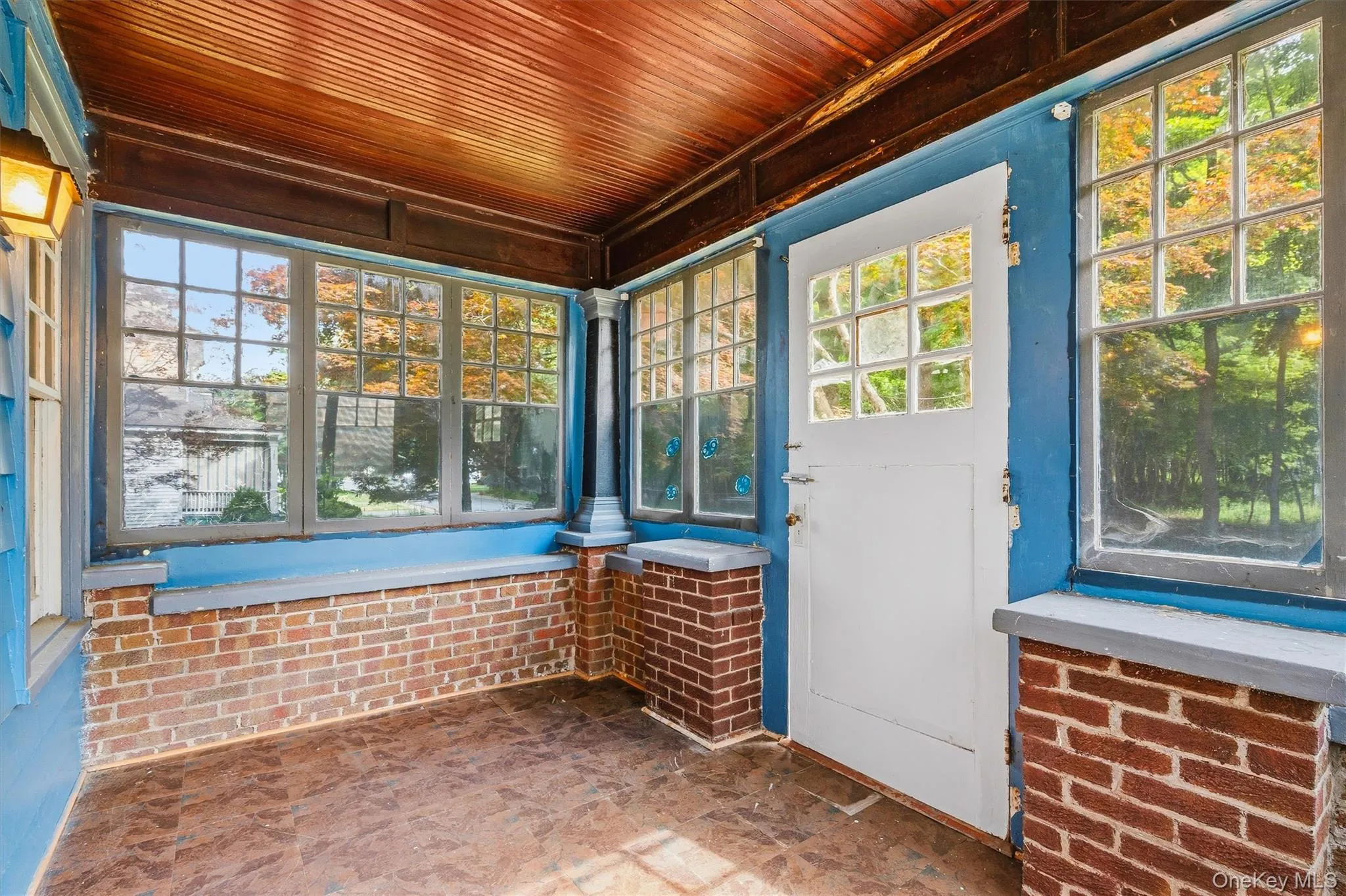 Enclosed porch Enclosed porch