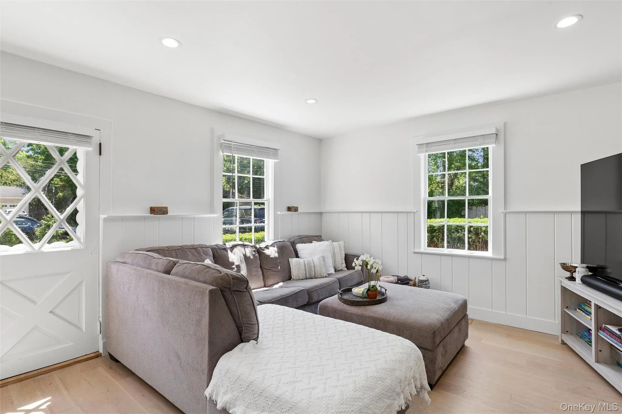 243 Sunset Avenue, Southampton, NY, 4 Bedrooms Bedrooms, 6 Rooms Rooms,2 BathroomsBathrooms,Residential Lease,For Rent,Sunset,0,1014073 243 Sunset Avenue, Southampton, NY, 4 Bedrooms Bedrooms, 6 Rooms Rooms,2 BathroomsBathrooms,Residential Lease,For Rent,Sunset,0,1014073