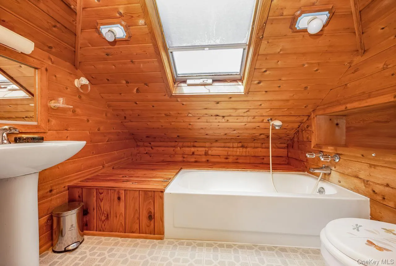 845 Karshick Street, Islip, NY, 4 Bedrooms Bedrooms, 8 Rooms Rooms,3 BathroomsBathrooms,Residential,For Rent,Karshick,0,1014081 845 Karshick Street, Islip, NY, 4 Bedrooms Bedrooms, 8 Rooms Rooms,3 BathroomsBathrooms,Residential,For Rent,Karshick,0,1014081