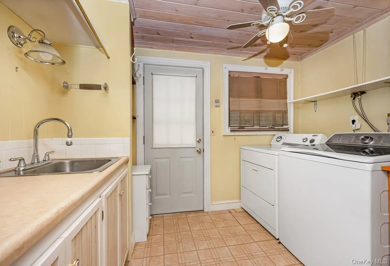 845 Karshick Street, Islip, NY, 4 Bedrooms Bedrooms, 8 Rooms Rooms,3 BathroomsBathrooms,Residential,For Rent,Karshick,0,1014081 845 Karshick Street, Islip, NY, 4 Bedrooms Bedrooms, 8 Rooms Rooms,3 BathroomsBathrooms,Residential,For Rent,Karshick,0,1014081