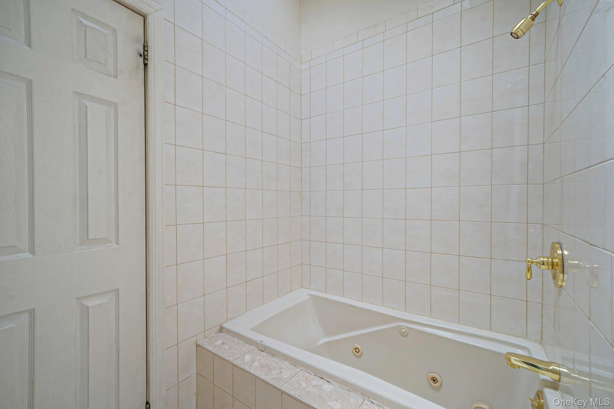 61 Ledgewood Drive, Smithtown, NY, 3 Bedrooms Bedrooms, 7 Rooms Rooms,3 BathroomsBathrooms,Residential,For Rent,Ledgewood,0,1014086 61 Ledgewood Drive, Smithtown, NY, 3 Bedrooms Bedrooms, 7 Rooms Rooms,3 BathroomsBathrooms,Residential,For Rent,Ledgewood,0,1014086