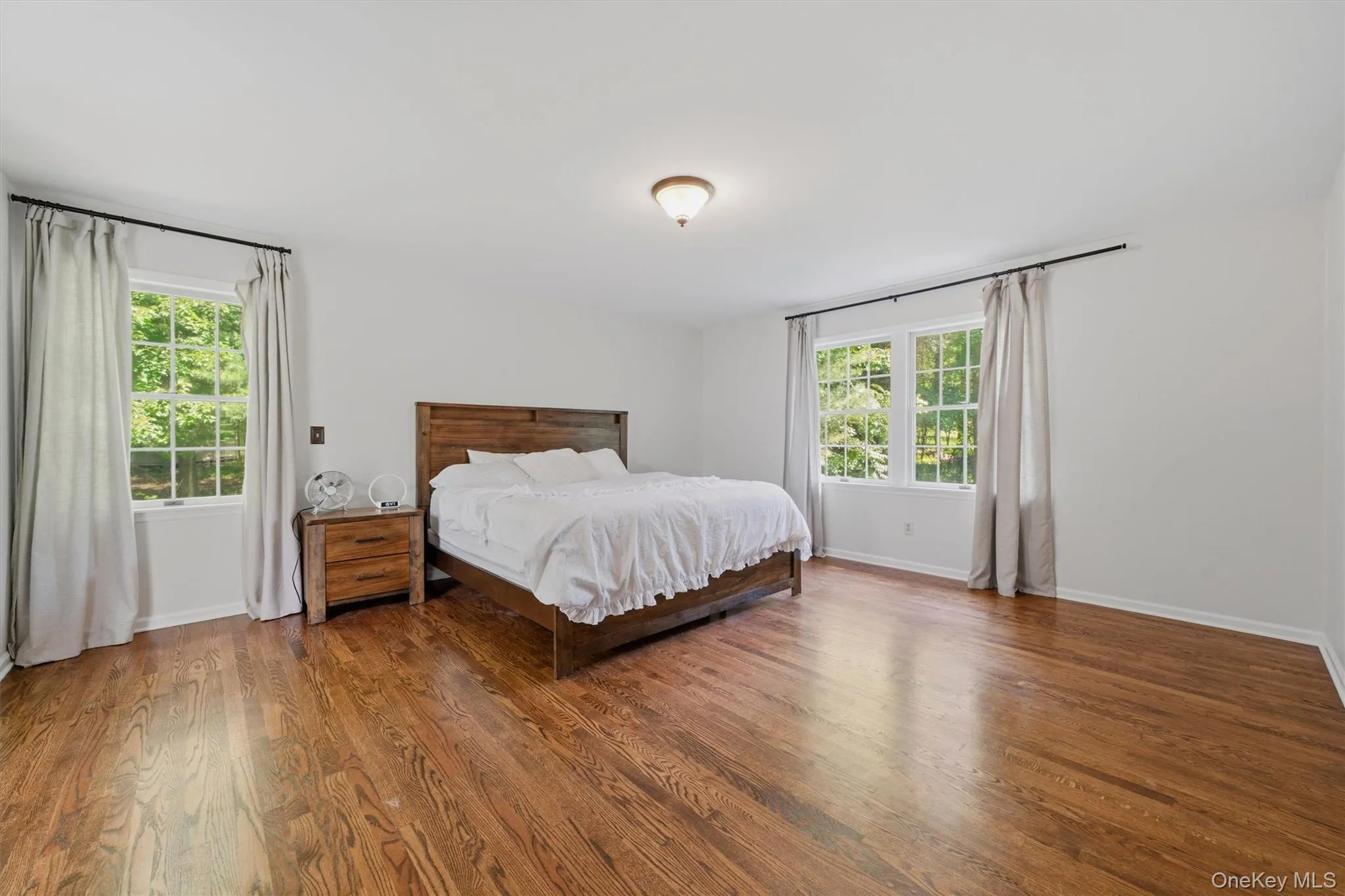 Large size bedroom Large size bedroom