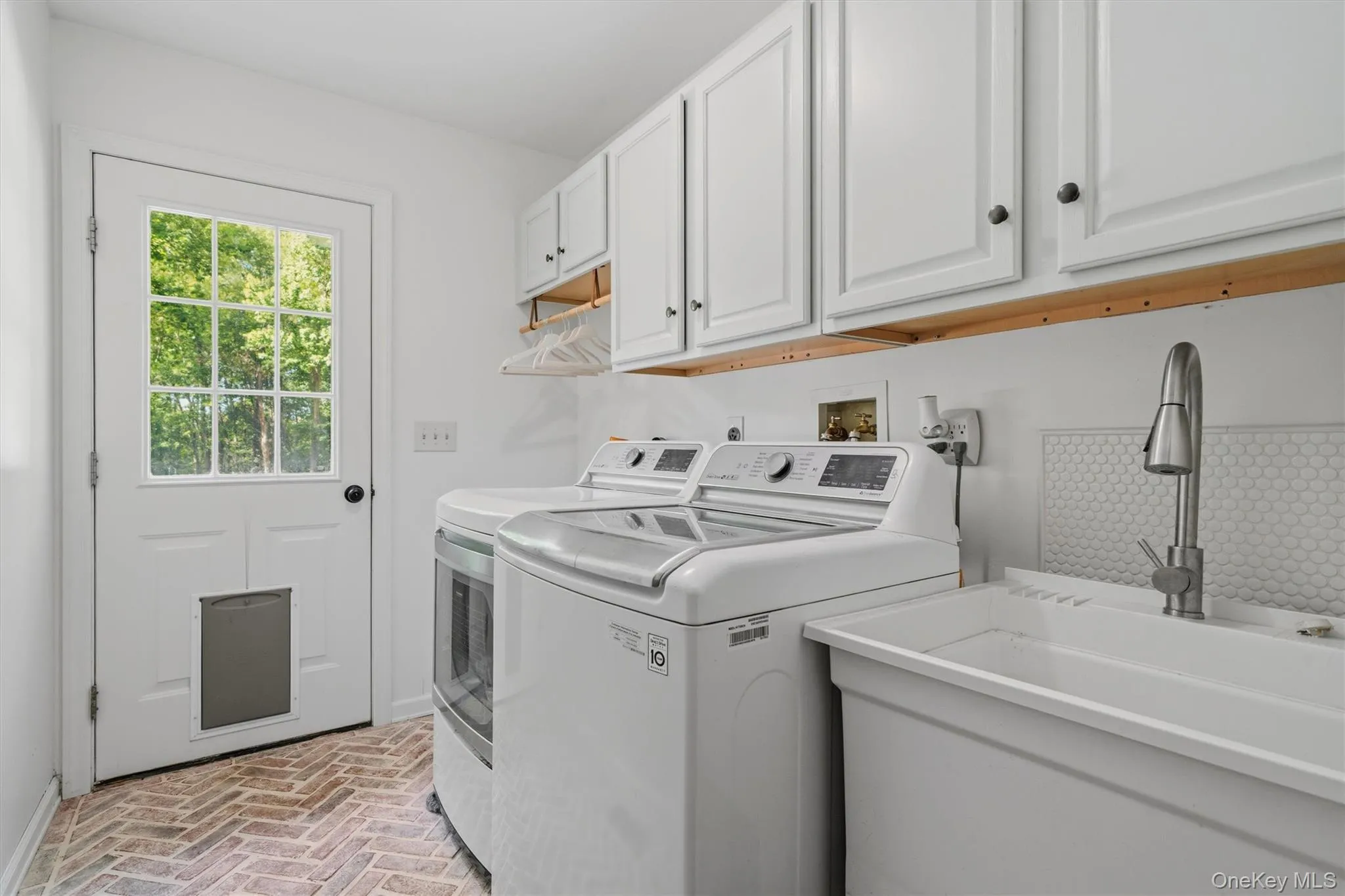 Laundry room with exit door to the deck Laundry room with exit door to the deck