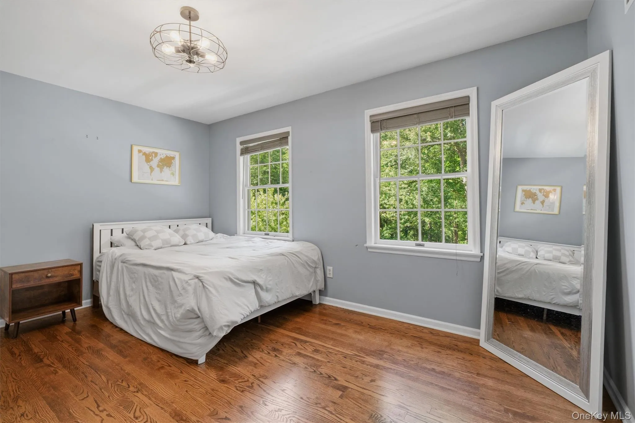 Very spacious bedroom Very spacious bedroom