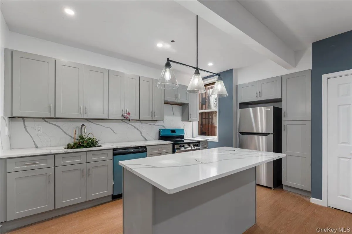 324 Eldert Street, New York, NY, 2 Bedrooms Bedrooms, 4 Rooms Rooms,1 BathroomBathrooms,Residential Lease,For Rent,Eldert,0,1014097 324 Eldert Street, New York, NY, 2 Bedrooms Bedrooms, 4 Rooms Rooms,1 BathroomBathrooms,Residential Lease,For Rent,Eldert,0,1014097
