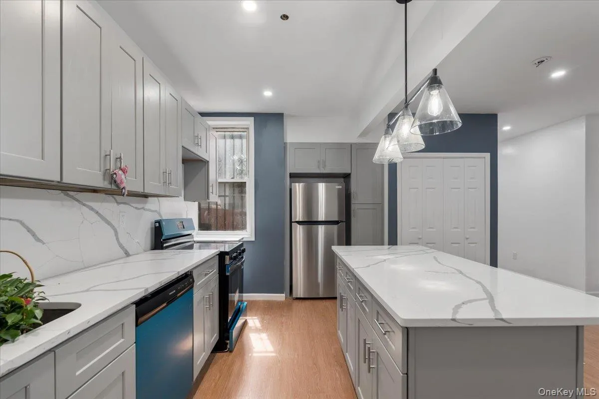 324 Eldert Street, New York, NY, 2 Bedrooms Bedrooms, 4 Rooms Rooms,1 BathroomBathrooms,Residential Lease,For Rent,Eldert,0,1014097 324 Eldert Street, New York, NY, 2 Bedrooms Bedrooms, 4 Rooms Rooms,1 BathroomBathrooms,Residential Lease,For Rent,Eldert,0,1014097