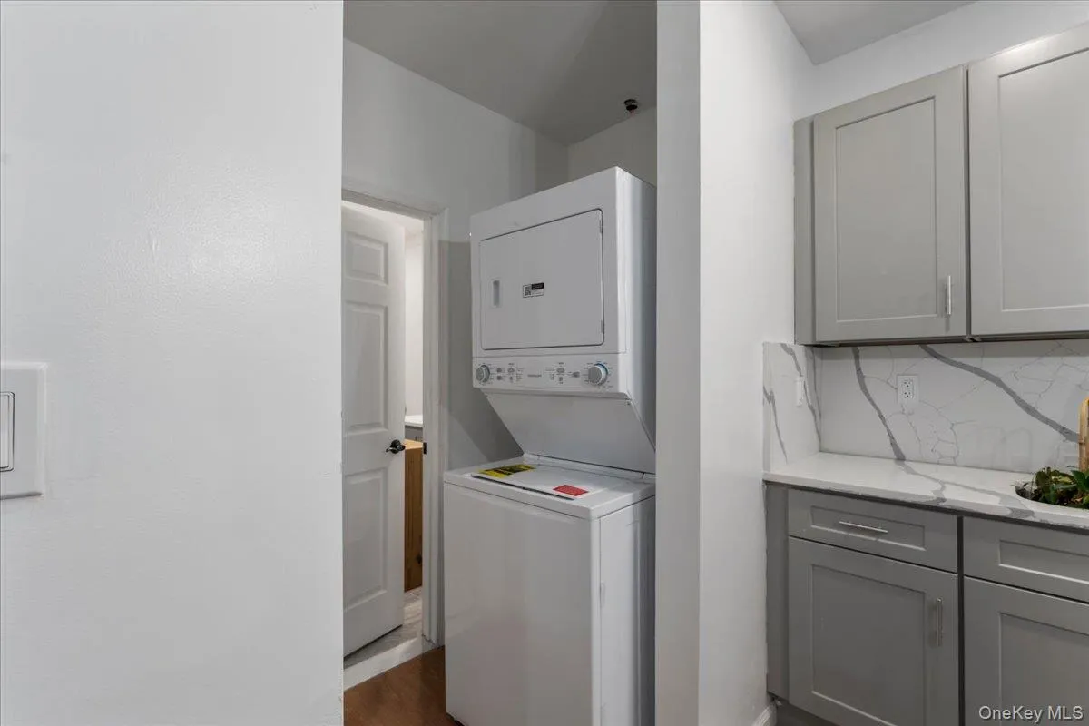 324 Eldert Street, New York, NY, 2 Bedrooms Bedrooms, 4 Rooms Rooms,1 BathroomBathrooms,Residential Lease,For Rent,Eldert,0,1014097 324 Eldert Street, New York, NY, 2 Bedrooms Bedrooms, 4 Rooms Rooms,1 BathroomBathrooms,Residential Lease,For Rent,Eldert,0,1014097