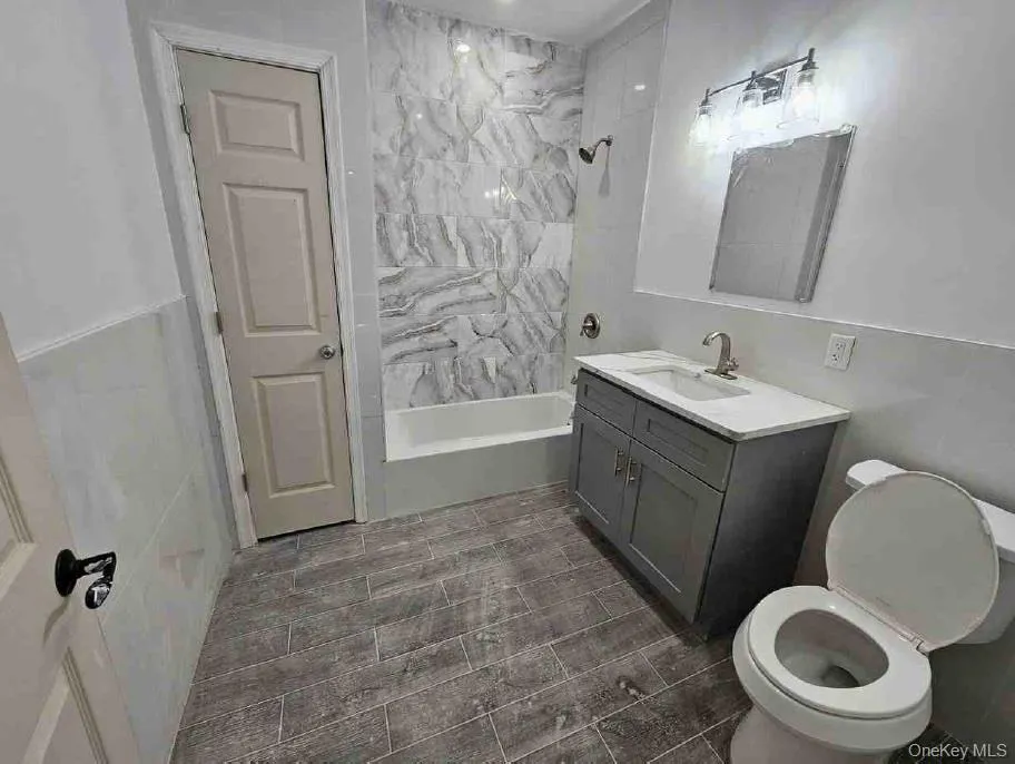 324 Eldert Street, New York, NY, 1 Bedroom Bedrooms, 4 Rooms Rooms,1 BathroomBathrooms,Residential Lease,For Rent,Eldert,0,KEY1014097 324 Eldert Street, New York, NY, 1 Bedroom Bedrooms, 4 Rooms Rooms,1 BathroomBathrooms,Residential Lease,For Rent,Eldert,0,KEY1014097