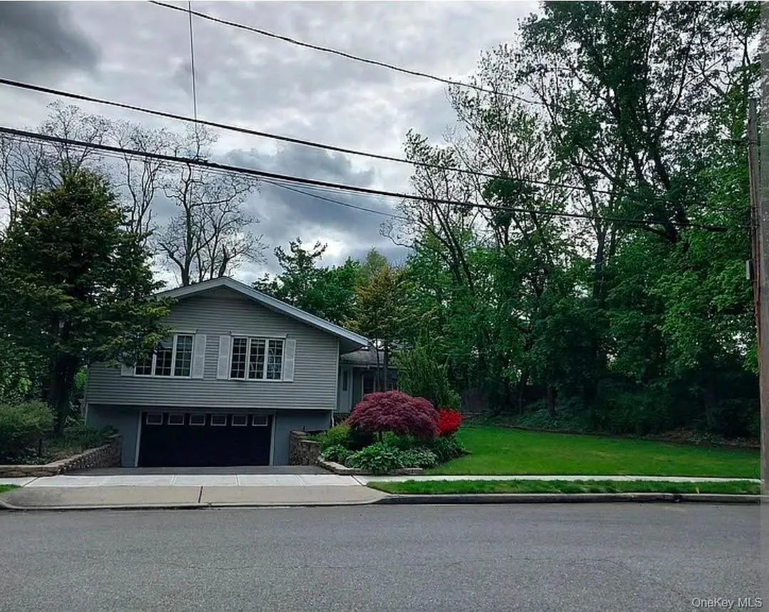 69 Roger Drive, North Hempstead, NY, 4 Bedrooms Bedrooms, 8 Rooms Rooms,3 BathroomsBathrooms,Residential,For Rent,Roger,0,1014098 69 Roger Drive, North Hempstead, NY, 4 Bedrooms Bedrooms, 8 Rooms Rooms,3 BathroomsBathrooms,Residential,For Rent,Roger,0,1014098