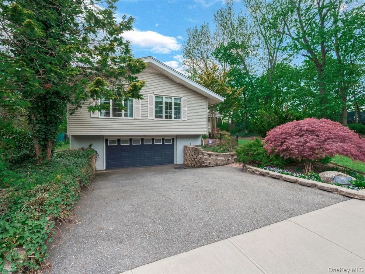69 Roger Drive, North Hempstead, NY, 4 Bedrooms Bedrooms, 8 Rooms Rooms,3 BathroomsBathrooms,Residential,For Rent,Roger,0,1014098 69 Roger Drive, North Hempstead, NY, 4 Bedrooms Bedrooms, 8 Rooms Rooms,3 BathroomsBathrooms,Residential,For Rent,Roger,0,1014098