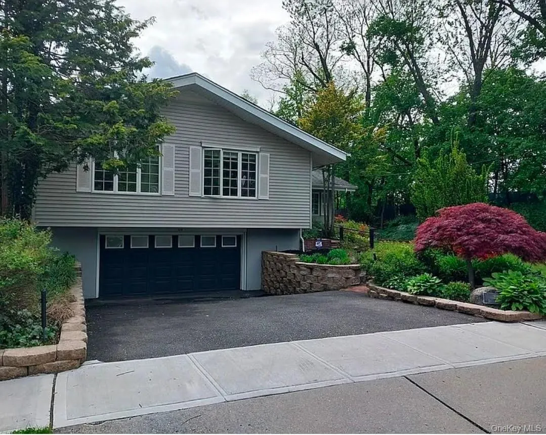 69 Roger Drive, North Hempstead, NY, 4 Bedrooms Bedrooms, 8 Rooms Rooms,3 BathroomsBathrooms,Residential,For Rent,Roger,0,1014098 69 Roger Drive, North Hempstead, NY, 4 Bedrooms Bedrooms, 8 Rooms Rooms,3 BathroomsBathrooms,Residential,For Rent,Roger,0,1014098