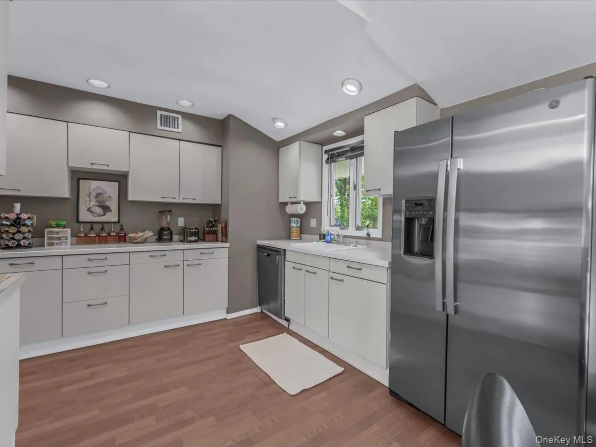69 Roger Drive, North Hempstead, NY, 4 Bedrooms Bedrooms, 8 Rooms Rooms,3 BathroomsBathrooms,Residential,For Rent,Roger,0,1014098 69 Roger Drive, North Hempstead, NY, 4 Bedrooms Bedrooms, 8 Rooms Rooms,3 BathroomsBathrooms,Residential,For Rent,Roger,0,1014098