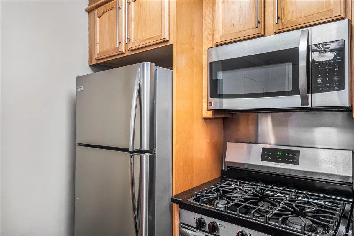 220-55 46th Avenue, New York, NY, 3 Rooms Rooms,1 BathroomBathrooms,Residential,For Rent,46th,0,1014114 220-55 46th Avenue, New York, NY, 3 Rooms Rooms,1 BathroomBathrooms,Residential,For Rent,46th,0,1014114