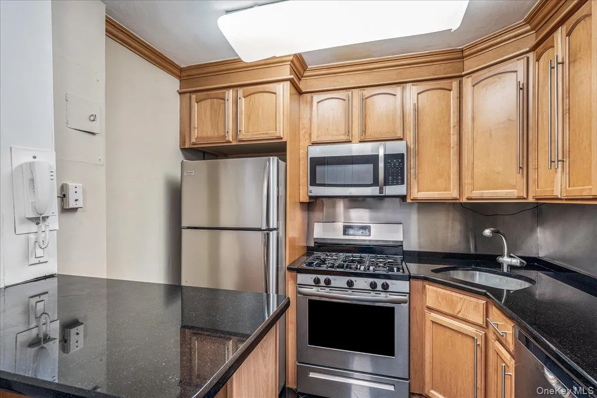 220-55 46th Avenue, New York, NY, 3 Rooms Rooms,1 BathroomBathrooms,Residential,For Rent,46th,0,1014114 220-55 46th Avenue, New York, NY, 3 Rooms Rooms,1 BathroomBathrooms,Residential,For Rent,46th,0,1014114
