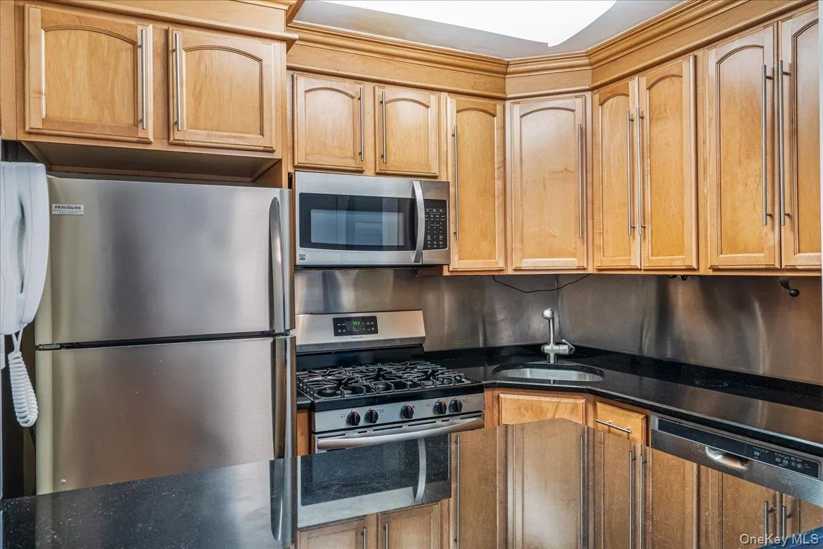 220-55 46th Avenue, New York, NY, 3 Rooms Rooms,1 BathroomBathrooms,Residential,For Rent,46th,0,1014114 220-55 46th Avenue, New York, NY, 3 Rooms Rooms,1 BathroomBathrooms,Residential,For Rent,46th,0,1014114