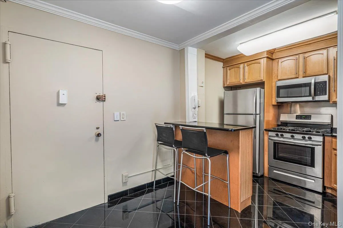 220-55 46th Avenue, New York, NY, 3 Rooms Rooms,1 BathroomBathrooms,Residential,For Rent,46th,0,1014114 220-55 46th Avenue, New York, NY, 3 Rooms Rooms,1 BathroomBathrooms,Residential,For Rent,46th,0,1014114