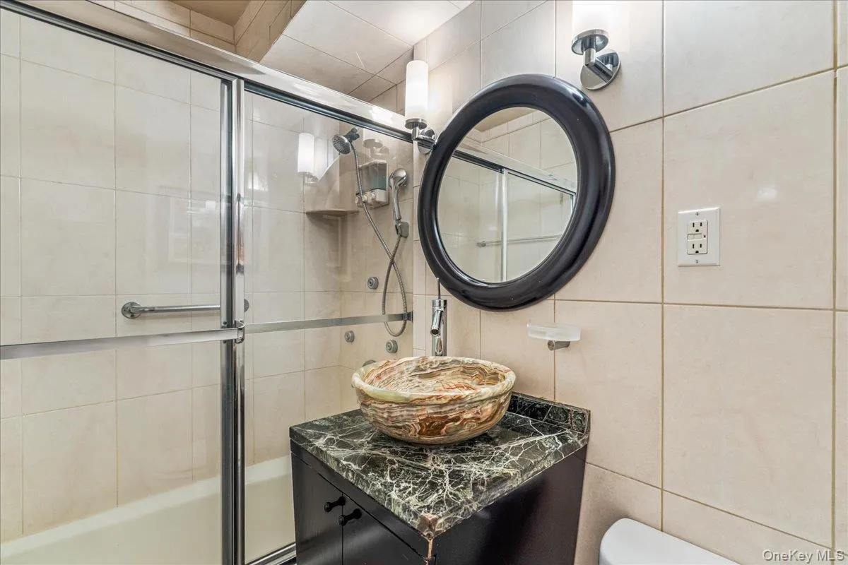 220-55 46th Avenue, New York, NY, 3 Rooms Rooms,1 BathroomBathrooms,Residential,For Rent,46th,0,1014114 220-55 46th Avenue, New York, NY, 3 Rooms Rooms,1 BathroomBathrooms,Residential,For Rent,46th,0,1014114