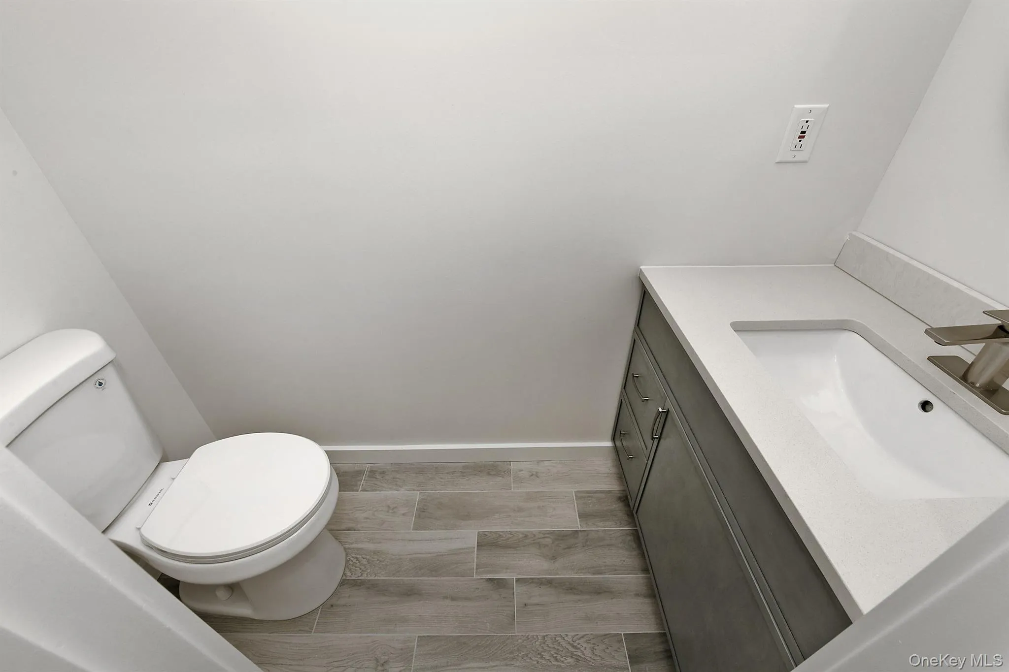 208 Lake Drive, Brookhaven, NY, 3 Bedrooms Bedrooms, 6 Rooms Rooms,1 BathroomBathrooms,Residential,For Rent,Lake,0,1014115 208 Lake Drive, Brookhaven, NY, 3 Bedrooms Bedrooms, 6 Rooms Rooms,1 BathroomBathrooms,Residential,For Rent,Lake,0,1014115
