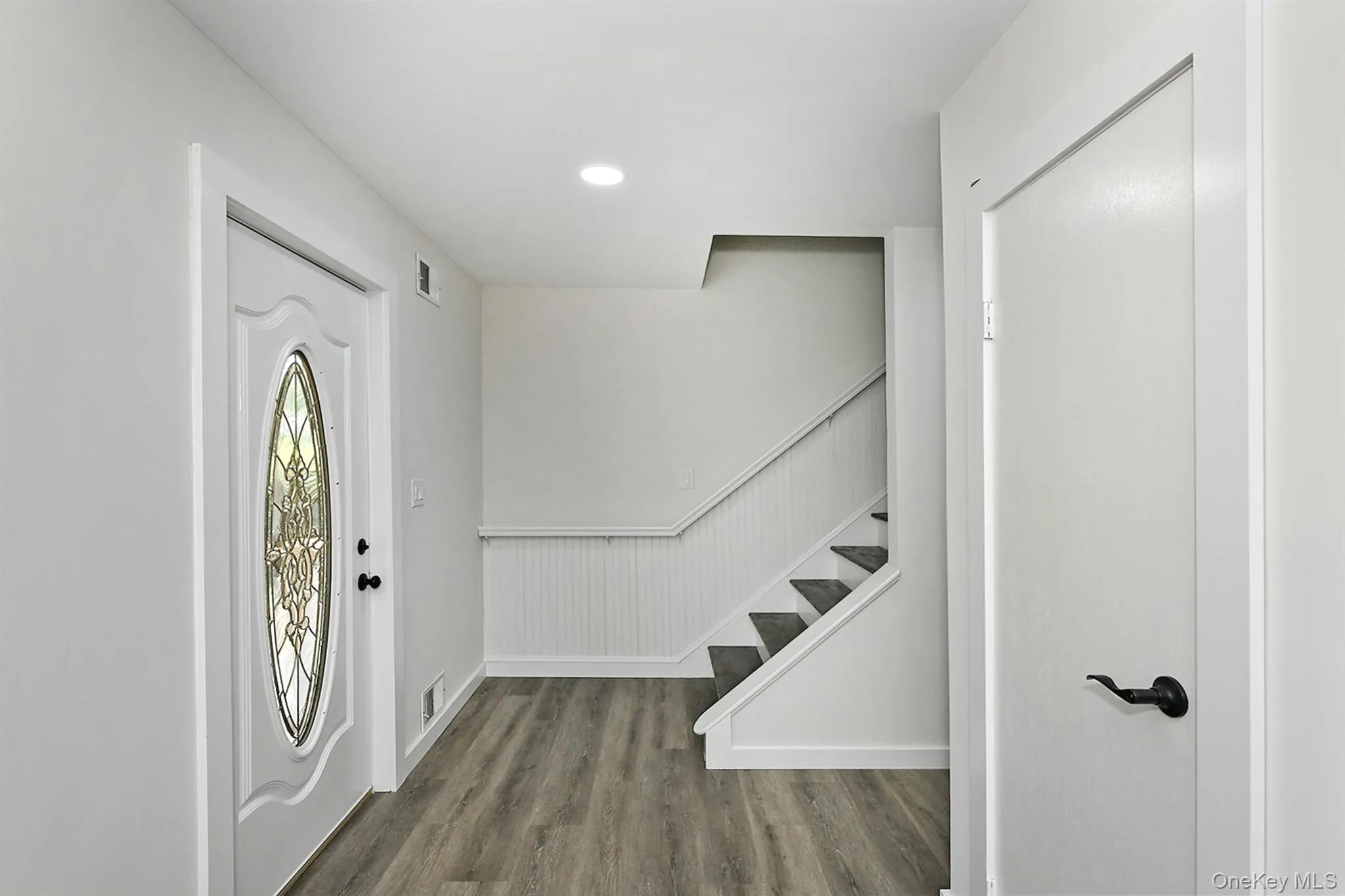 208 Lake Drive, Brookhaven, NY, 3 Bedrooms Bedrooms, 6 Rooms Rooms,1 BathroomBathrooms,Residential,For Rent,Lake,0,1014115 208 Lake Drive, Brookhaven, NY, 3 Bedrooms Bedrooms, 6 Rooms Rooms,1 BathroomBathrooms,Residential,For Rent,Lake,0,1014115