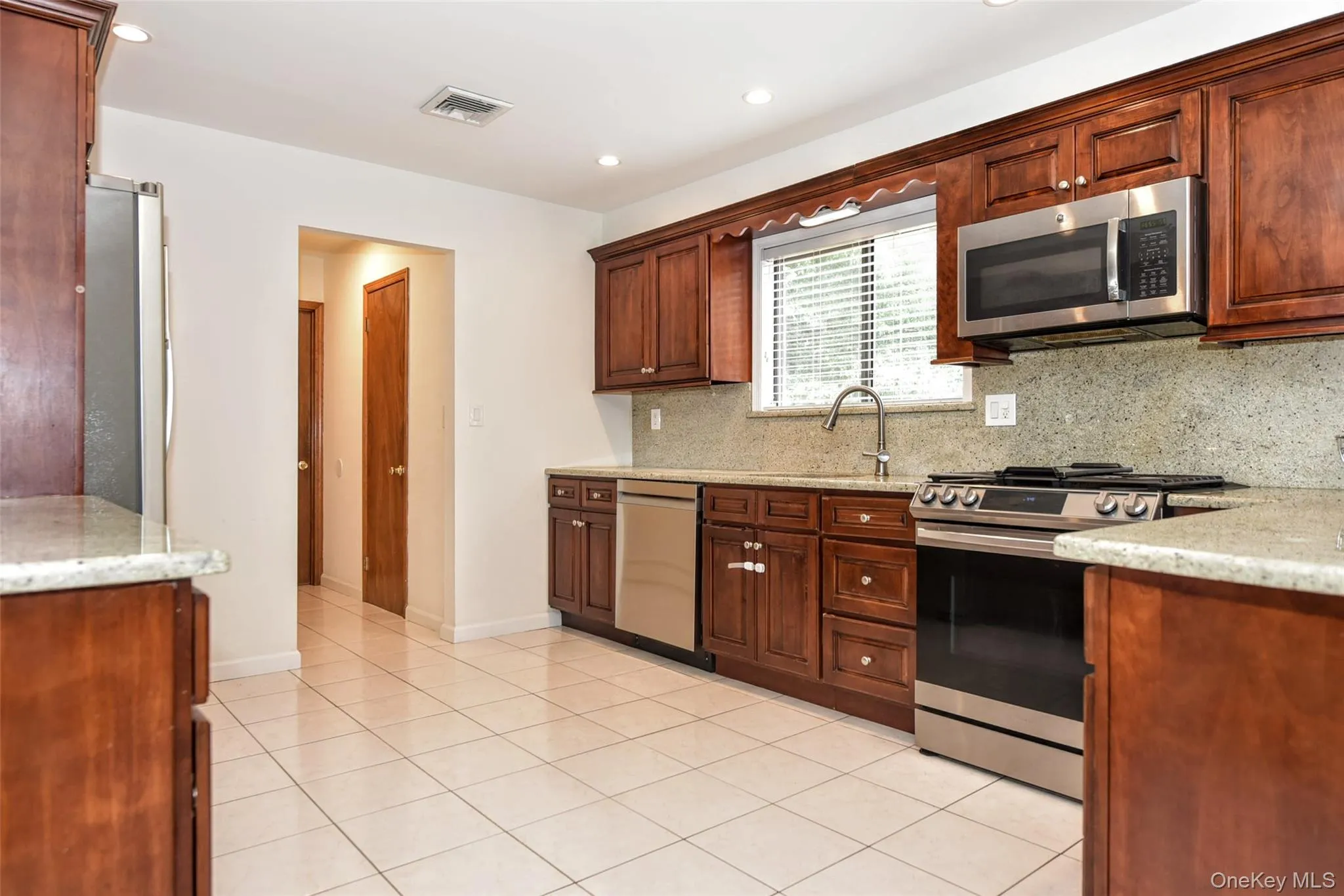 Ample Cherry cabinetry Ample Cherry cabinetry