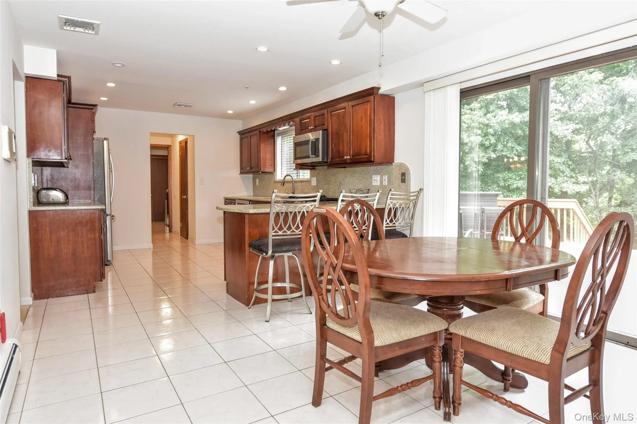 Spacious Eat-in kitchen Spacious Eat-in kitchen