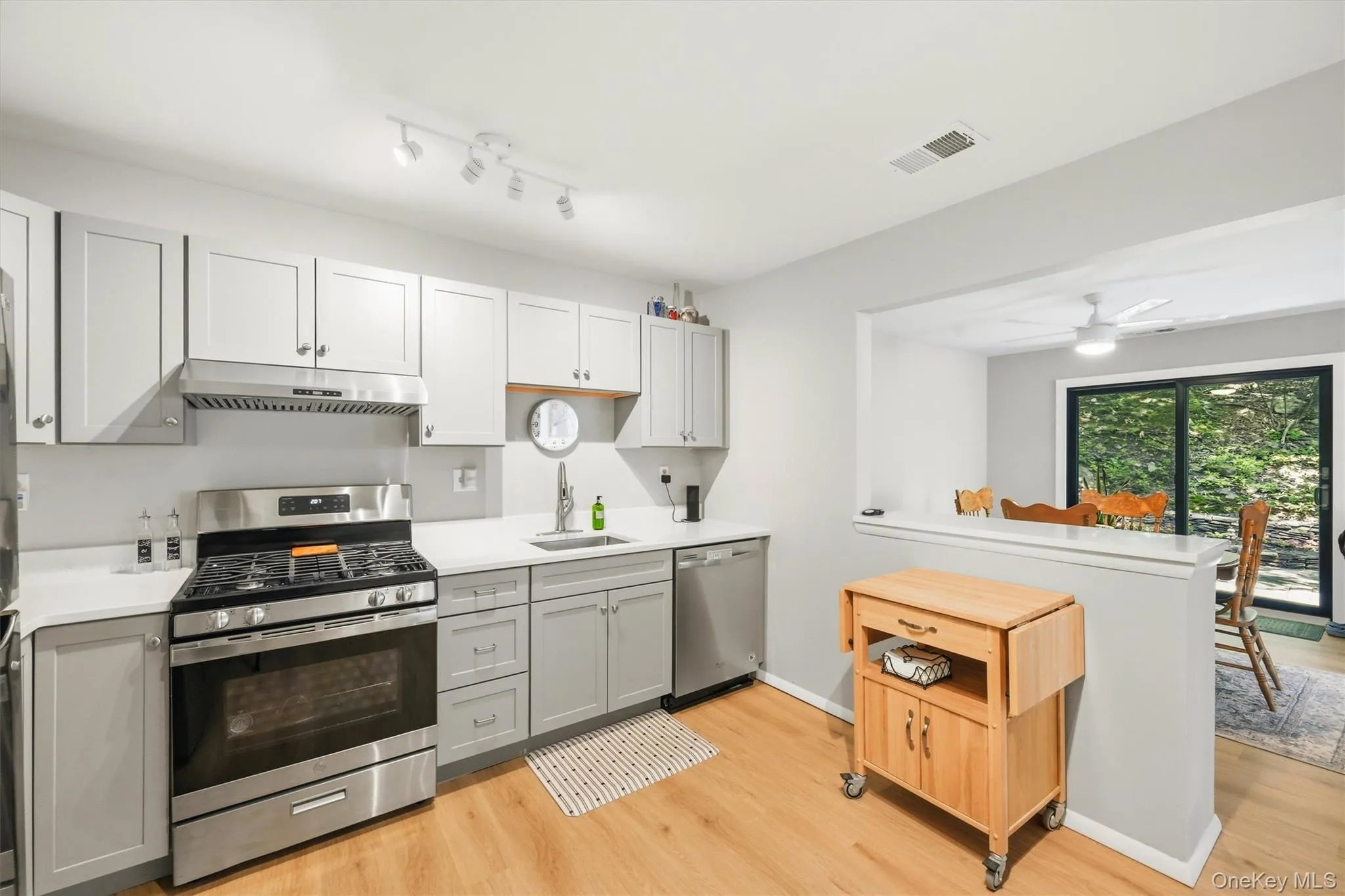 13 Redwood Drive, Woodbury, NY, 2 Bedrooms Bedrooms, 5 Rooms Rooms,1 BathroomBathrooms,Residential,For Rent,Redwood,0,1014150 13 Redwood Drive, Woodbury, NY, 2 Bedrooms Bedrooms, 5 Rooms Rooms,1 BathroomBathrooms,Residential,For Rent,Redwood,0,1014150