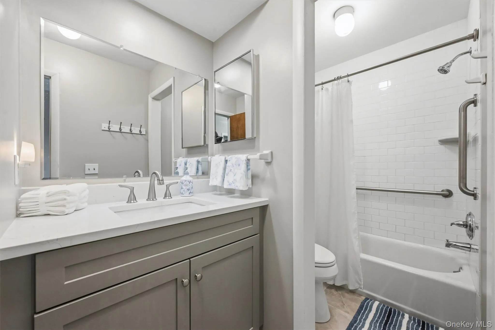 13 Redwood Drive, Woodbury, NY, 2 Bedrooms Bedrooms, 5 Rooms Rooms,1 BathroomBathrooms,Residential,For Rent,Redwood,0,1014150 13 Redwood Drive, Woodbury, NY, 2 Bedrooms Bedrooms, 5 Rooms Rooms,1 BathroomBathrooms,Residential,For Rent,Redwood,0,1014150