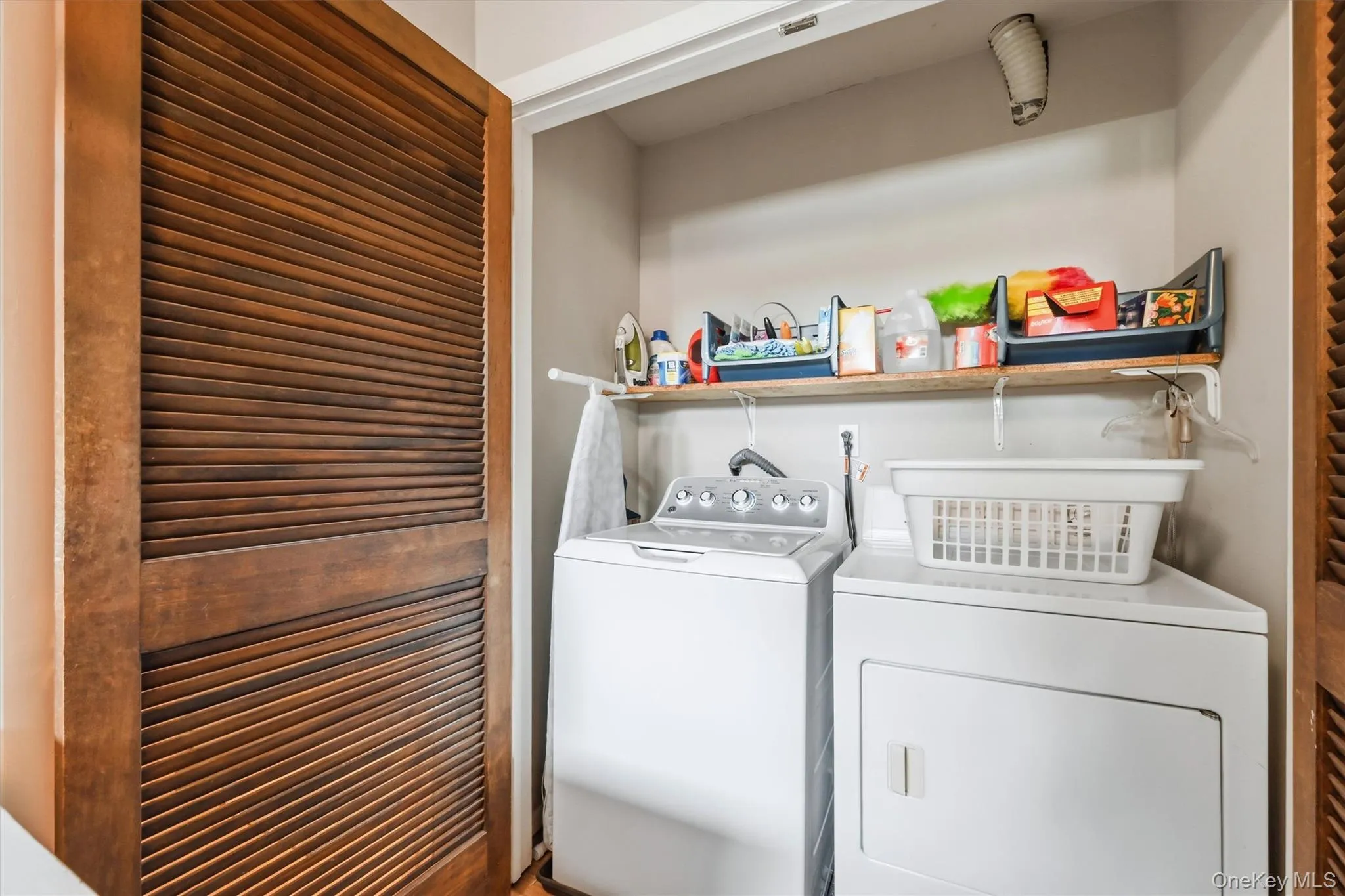 13 Redwood Drive, Woodbury, NY, 2 Bedrooms Bedrooms, 5 Rooms Rooms,1 BathroomBathrooms,Residential,For Rent,Redwood,0,1014150 13 Redwood Drive, Woodbury, NY, 2 Bedrooms Bedrooms, 5 Rooms Rooms,1 BathroomBathrooms,Residential,For Rent,Redwood,0,1014150