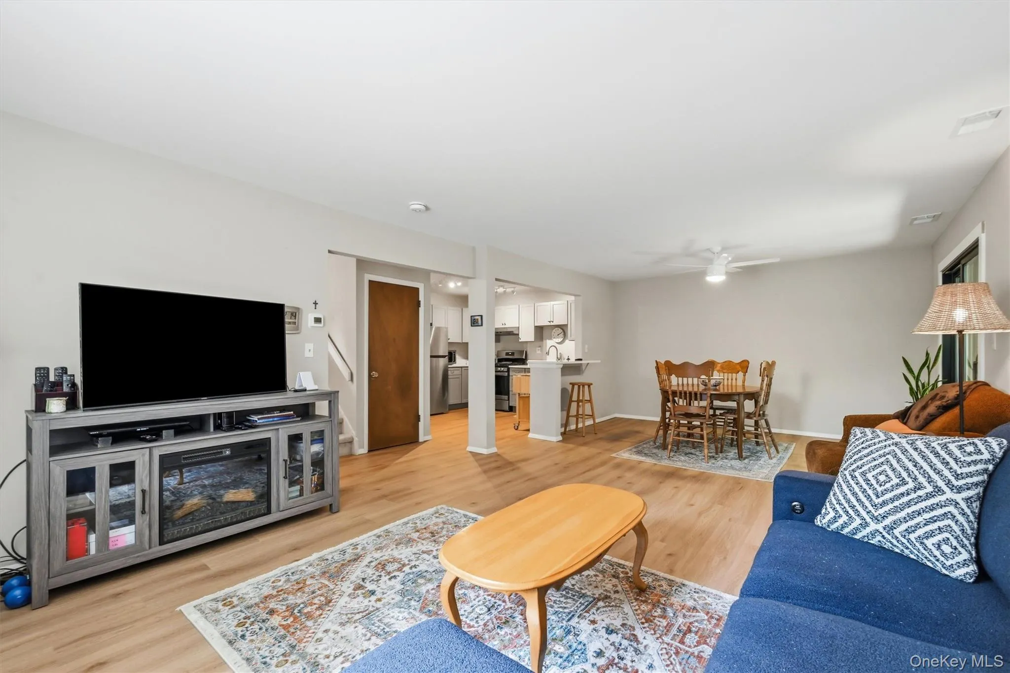 13 Redwood Drive, Woodbury, NY, 2 Bedrooms Bedrooms, 5 Rooms Rooms,1 BathroomBathrooms,Residential,For Rent,Redwood,0,1014150 13 Redwood Drive, Woodbury, NY, 2 Bedrooms Bedrooms, 5 Rooms Rooms,1 BathroomBathrooms,Residential,For Rent,Redwood,0,1014150