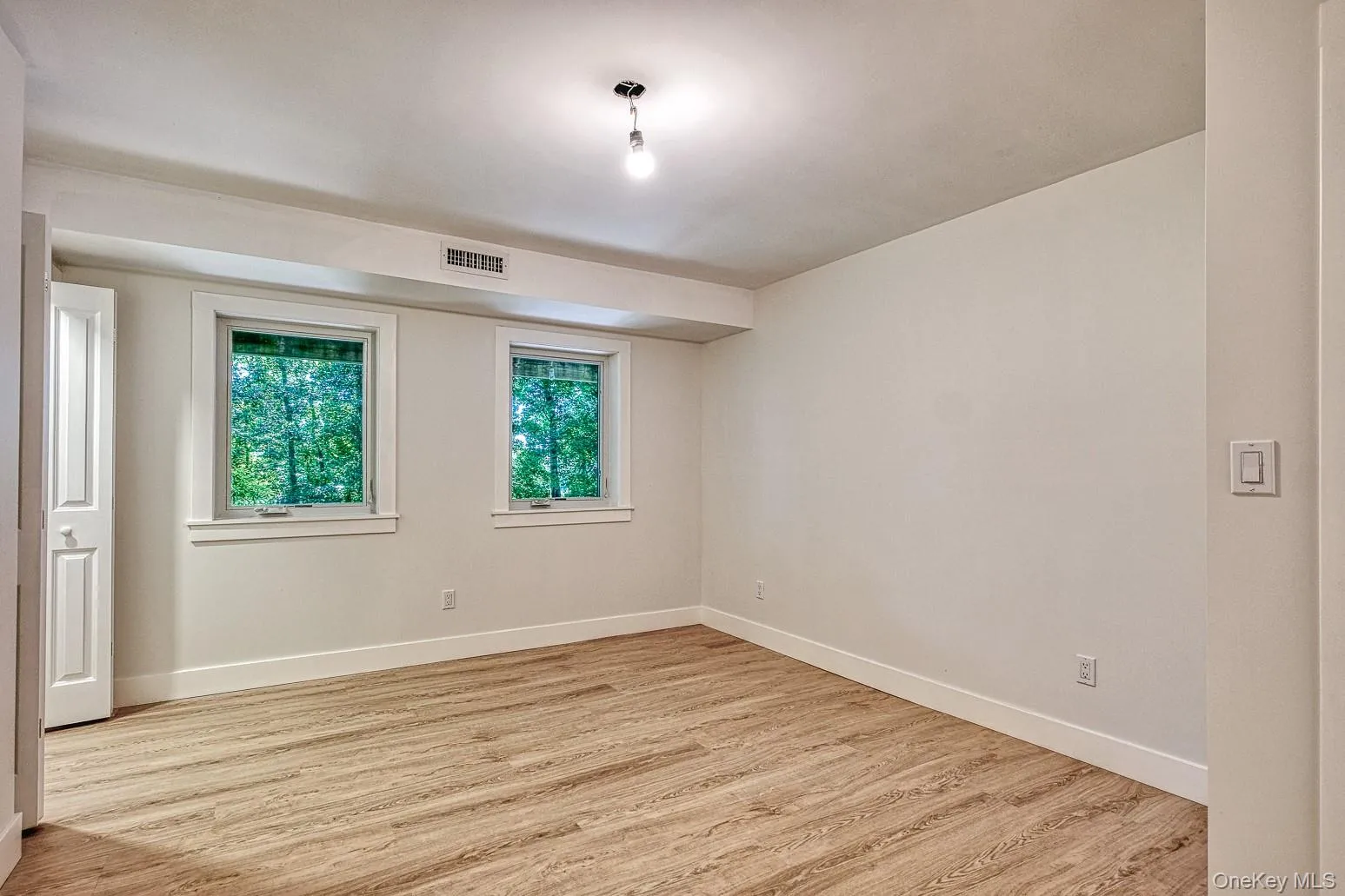306 Clinton Avenue, Greenburgh, NY, 2 Bedrooms Bedrooms, 3 Rooms Rooms,1 BathroomBathrooms,Residential Lease,For Rent,Clinton,0,1014156 306 Clinton Avenue, Greenburgh, NY, 2 Bedrooms Bedrooms, 3 Rooms Rooms,1 BathroomBathrooms,Residential Lease,For Rent,Clinton,0,1014156