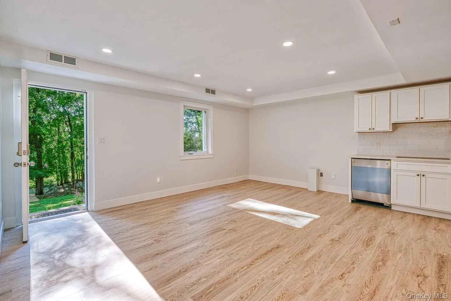 306 Clinton Avenue, Greenburgh, NY, 2 Bedrooms Bedrooms, 3 Rooms Rooms,1 BathroomBathrooms,Residential Lease,For Rent,Clinton,0,1014156 306 Clinton Avenue, Greenburgh, NY, 2 Bedrooms Bedrooms, 3 Rooms Rooms,1 BathroomBathrooms,Residential Lease,For Rent,Clinton,0,1014156