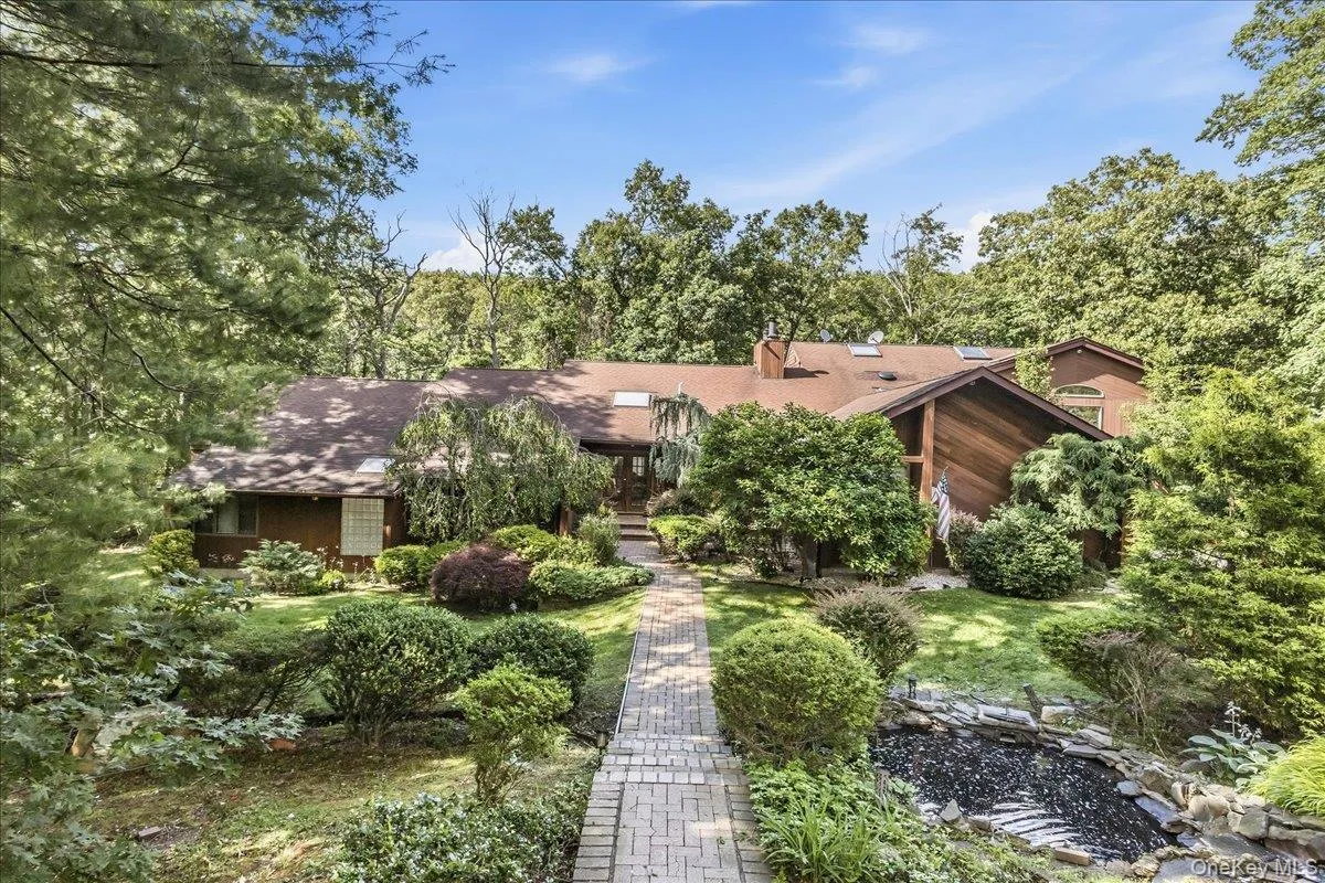 1 Brothers Court, Huntington, NY, 2 Bedrooms Bedrooms, 5 Rooms Rooms,1 BathroomBathrooms,Residential Lease,For Rent,Brothers,0,1014163 1 Brothers Court, Huntington, NY, 2 Bedrooms Bedrooms, 5 Rooms Rooms,1 BathroomBathrooms,Residential Lease,For Rent,Brothers,0,1014163