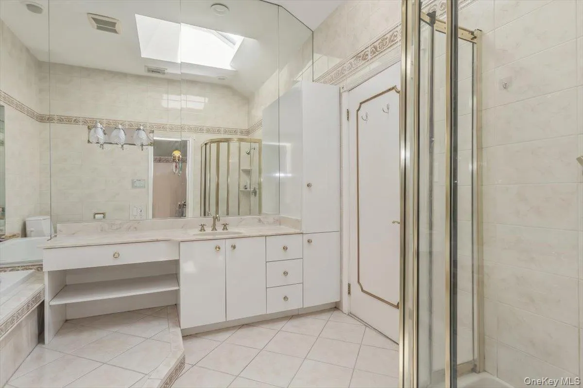1 Brothers Court, Huntington, NY, 2 Bedrooms Bedrooms, 5 Rooms Rooms,1 BathroomBathrooms,Residential Lease,For Rent,Brothers,0,1014163 1 Brothers Court, Huntington, NY, 2 Bedrooms Bedrooms, 5 Rooms Rooms,1 BathroomBathrooms,Residential Lease,For Rent,Brothers,0,1014163