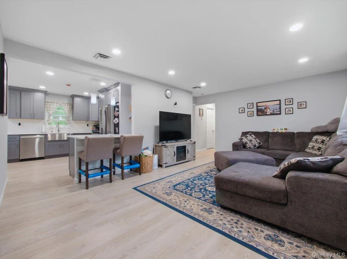 784 Brookridge Drive, Clarkstown, NY, 3 Bedrooms Bedrooms, 6 Rooms Rooms,1 BathroomBathrooms,Residential Lease,For Rent,Brookridge,0,1014164 784 Brookridge Drive, Clarkstown, NY, 3 Bedrooms Bedrooms, 6 Rooms Rooms,1 BathroomBathrooms,Residential Lease,For Rent,Brookridge,0,1014164